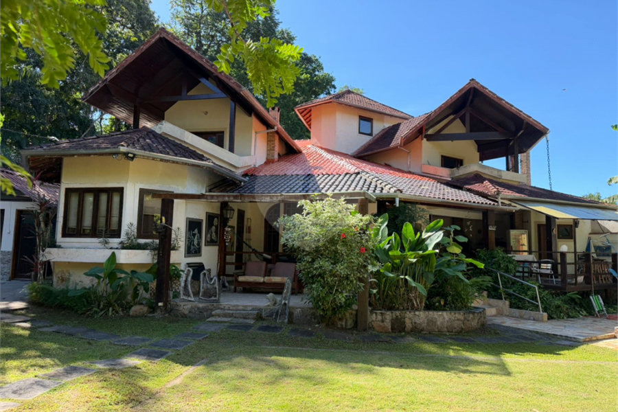 Casa à venda com 6 suítes em Massaguaçu, Caraguatatuba, SP