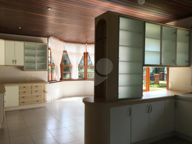 Casa à venda com 5 quartos, sendo 4 suítes,  no condomínio Cantareira, Mairiporã - SP