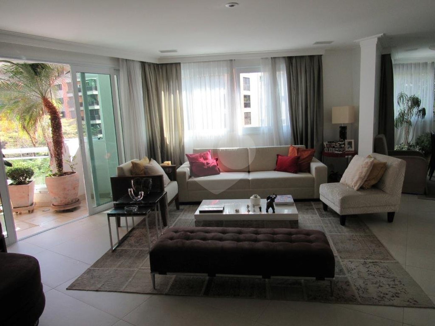 Apartamento à venda com 3 suítes em Real Parque, São Paulo, SP