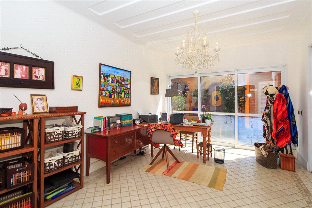 Casa Térrea à venda com 4 quartos, sendo 2 suítes, em Jardim Petrópolis, São Paulo, SP