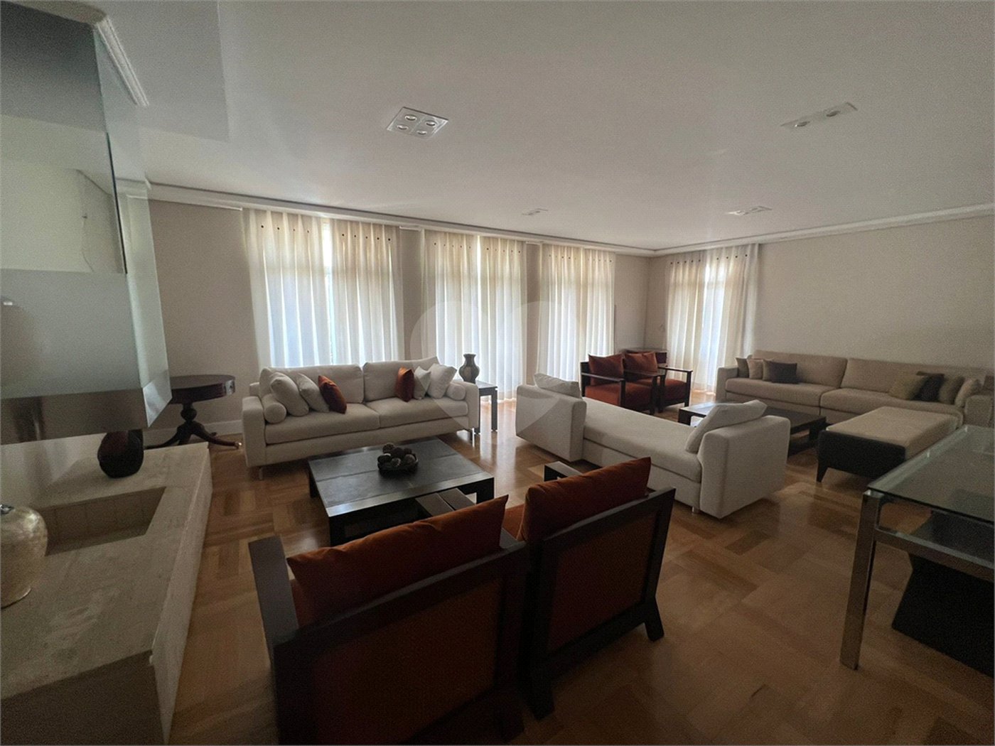 Apartamento à venda com 4 quartos, sendo 2 suítes,  em Vila Oliveira, Mogi das Cruzes, SP