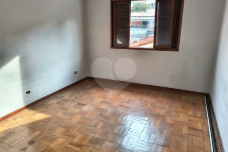 Sobrado à venda com 3 quartos em Vila Paulo Silas, São Paulo, SP
