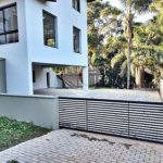 Casa à venda com 4 quartos, sendo 3 suítes, no condomínio Cantareira, Mairiporã - SP