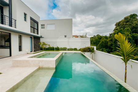 Casa à venda com 4 suítes no condomínio Villa dos Pinheiros, Indaiatuba - SP