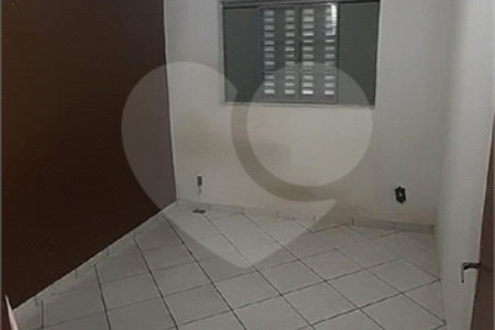 Casa térrea para Jardim Bandeirantes.