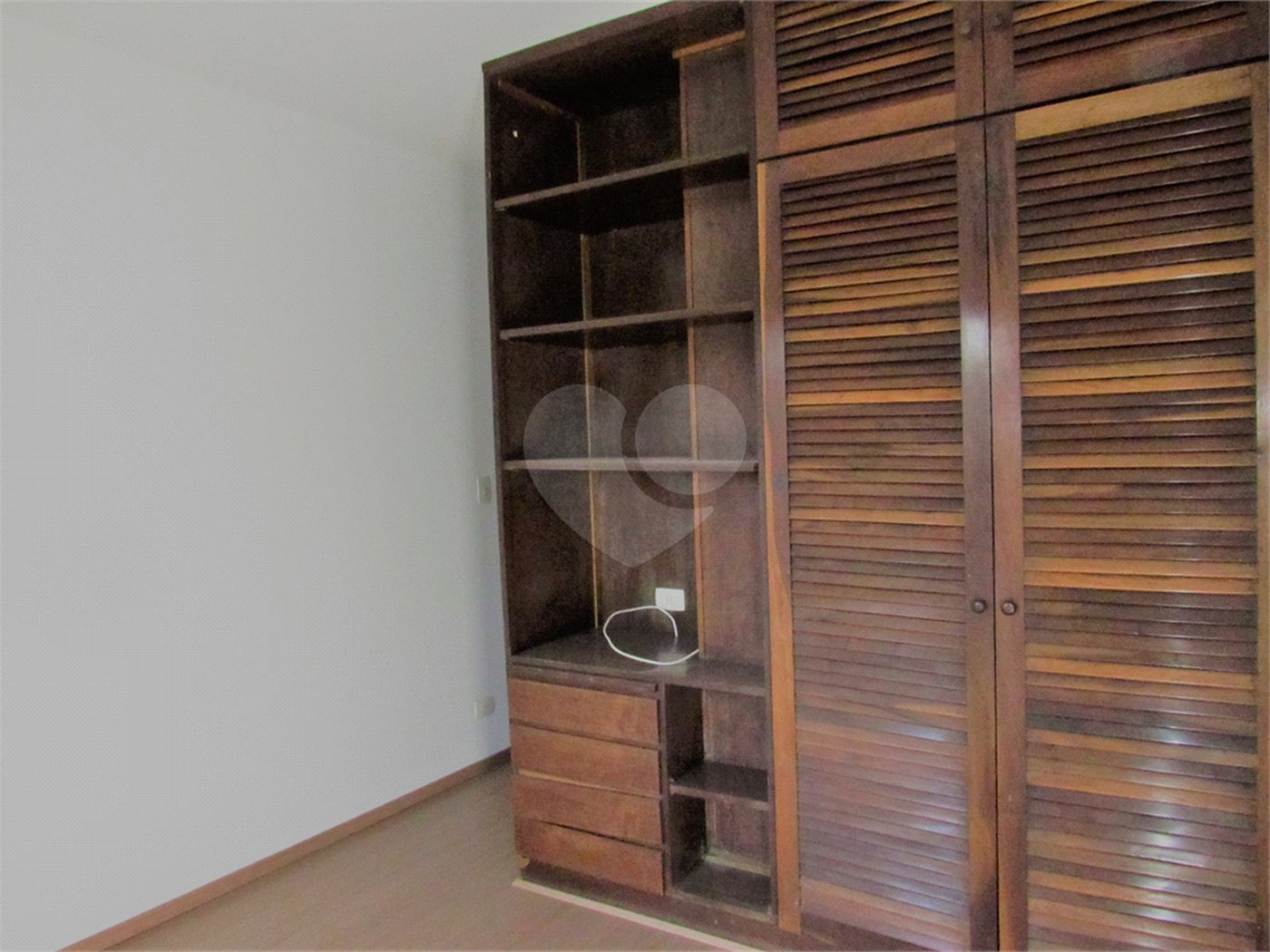 Casa à venda com 3 quartos, sendo 1 suíte, em Santo Amaro, São Paulo, SP