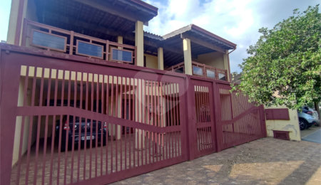 Casa à venda com 3 quartos, sendo 1 suíte, em Parque Fehr, São Carlos, SP