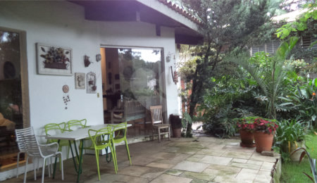 Sobrado à venda com 6 quartos, sendo 2 suítes,  em Chácara Monte Alegre, São Paulo, SP
