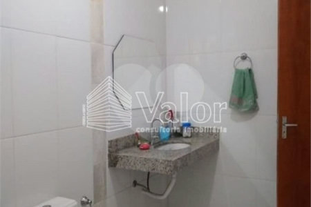 Casa Térrea com 3 dormitórios, sendo 1 suíte.