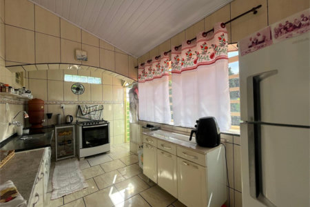Casa à venda com 2 quartos, sendo 1 suíte,  no Centro, Sarapuí, SP
