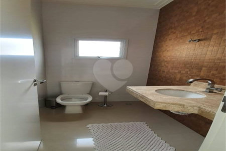 Casa à venda com 3 quartos, sendo 1 suíte, em Vila Santa Rosália, São Roque, SP