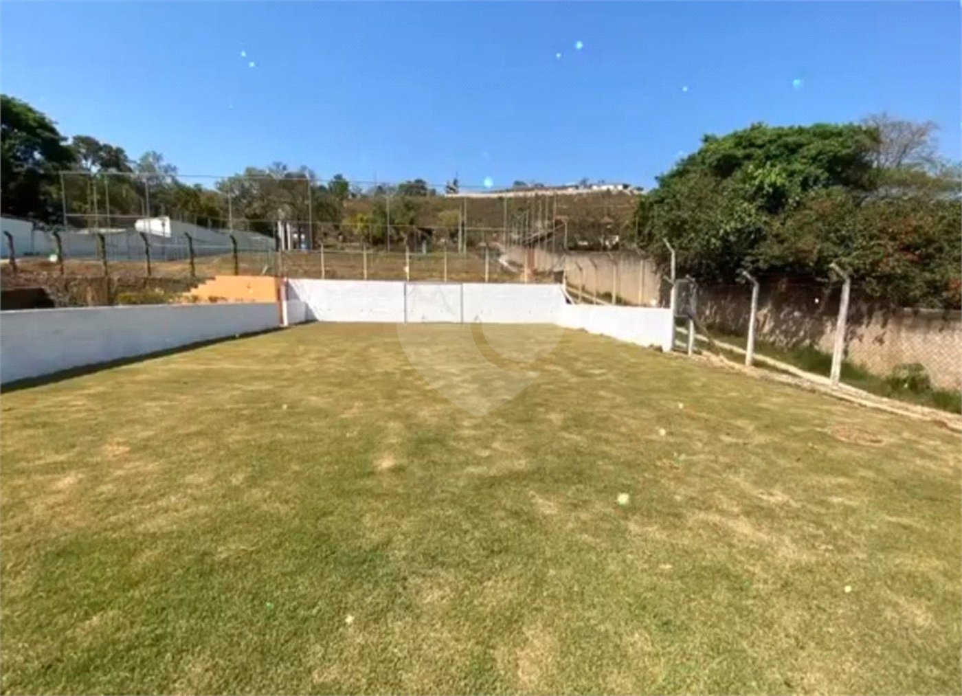 Chácara à venda com 10 quartos, sendo 2 suítes, em Mombaça, São Roque, SP