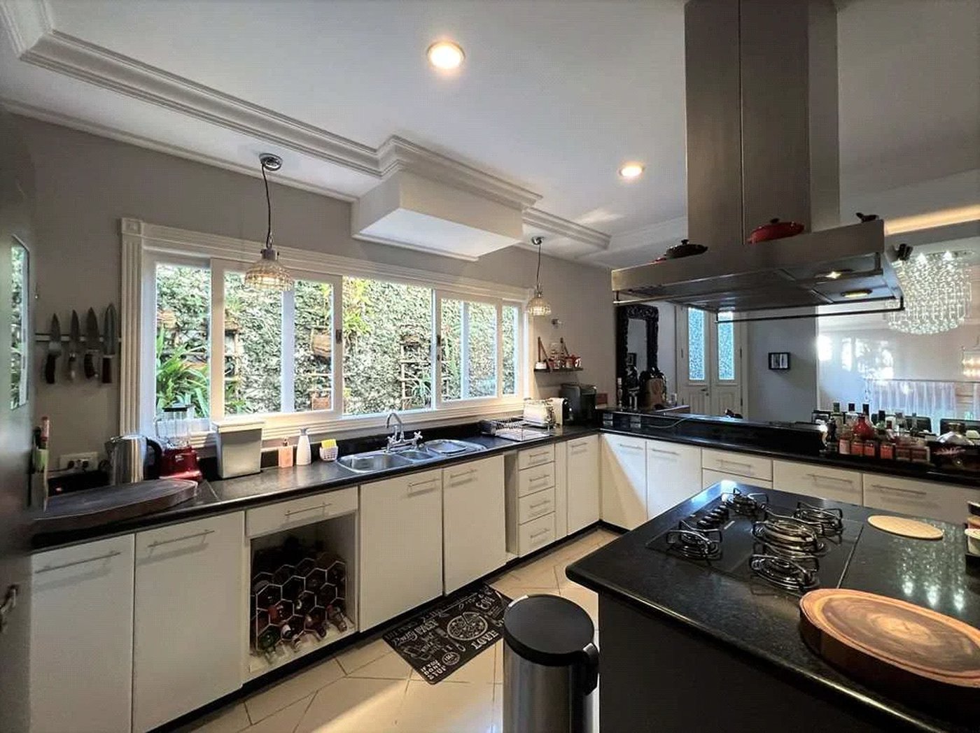 Casa à venda com 4 suítes em Vila Santo Antônio, Cotia, SP