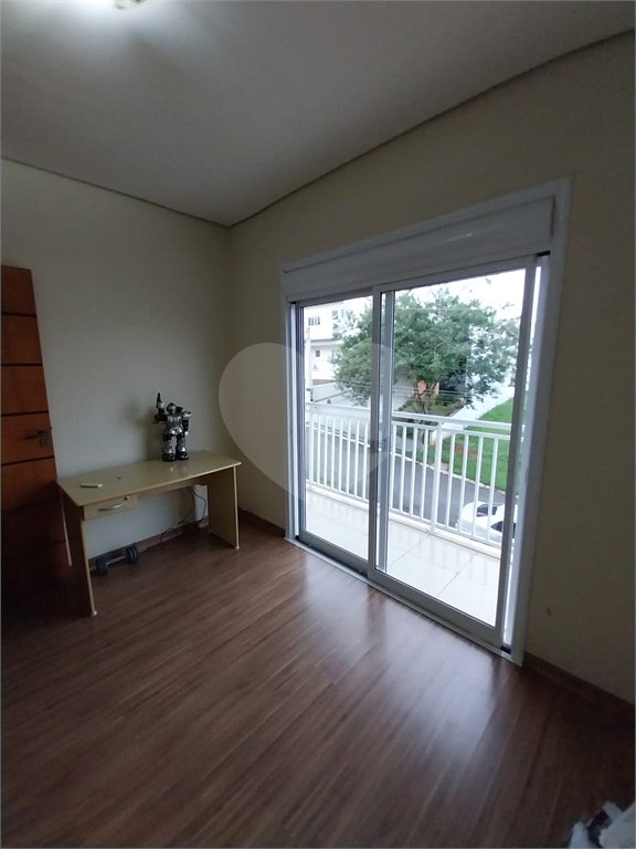 Casa à venda com 3 quartos, sendo 1 suíte, no condomínio Mosaico da Serra, Mogi das Cruzes - SP
