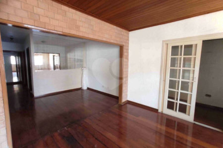 Casa à venda com 3 quartos, sendo 1 suíte, no condomínio Eldourado, São José dos Campos - SP