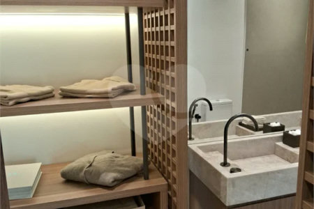Apartamento à venda com 3 suítes em Moema, São Paulo, SP