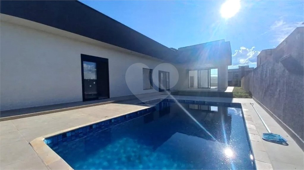 Casa à venda com 4 quartos, sendo 3 suítes,  no condomínio Samballa 3, Atibaia - SP