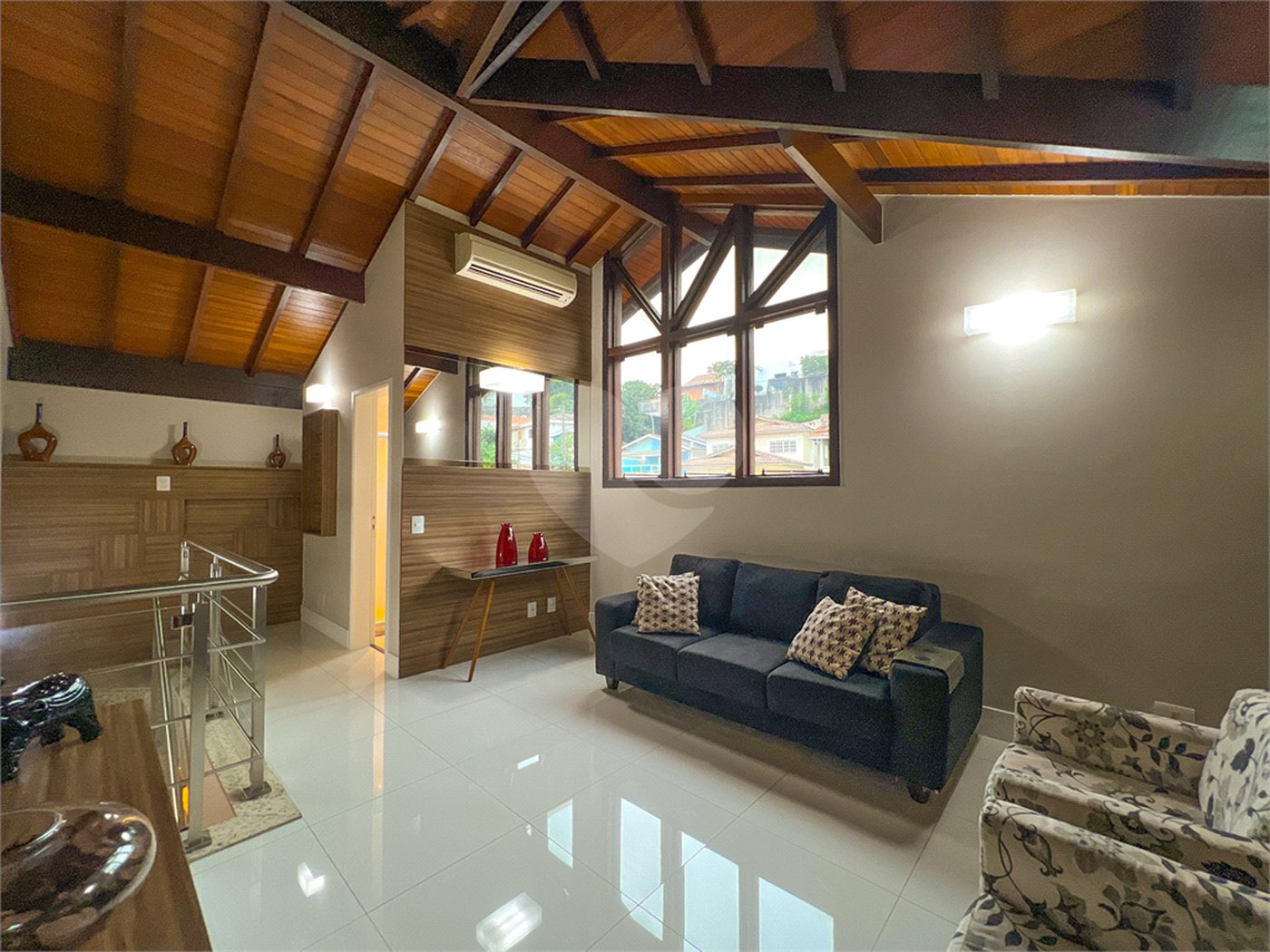 Casa à venda com 4 quartos, sendo 2 suítes,  no condomínio Floradas da Serra, São Paulo - SP