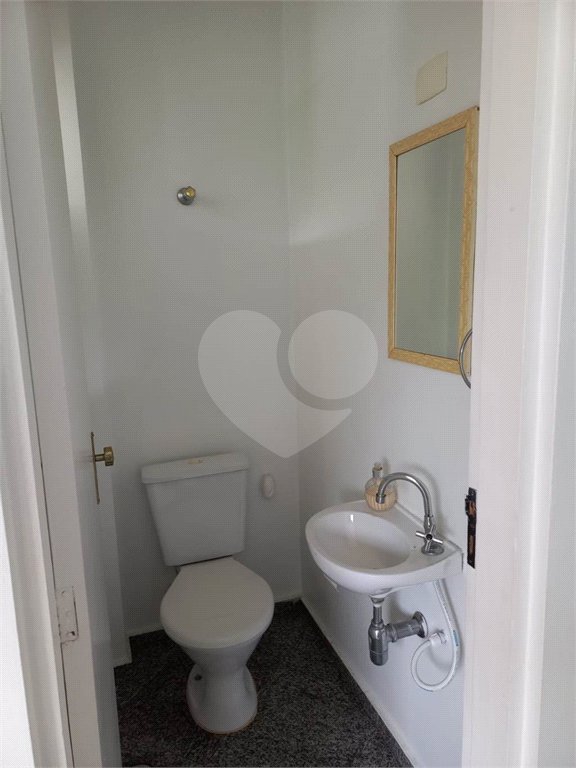Casa à venda com 3 quartos, sendo 1 suíte, no condomínio Village St. Louis, São Paulo - SP