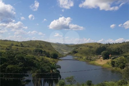 Terreno à venda no condomínio Lago Dourado, Jacareí - SP