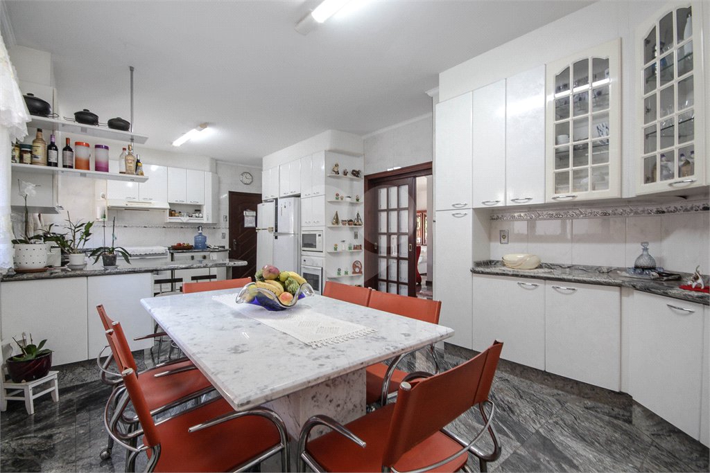 Casa à venda com 4 quartos, sendo 3 suítes, em City América, São Paulo, SP