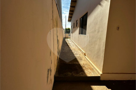 Casa à venda com 2 quartos, sendo 1 suíte,  em Jardim Aeroporto, Ponta Porã, MS