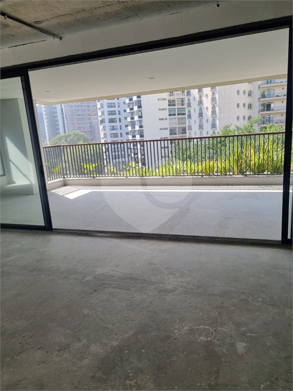 Apartamento à venda com 4 suítes em Cerqueira César, São Paulo, SP
