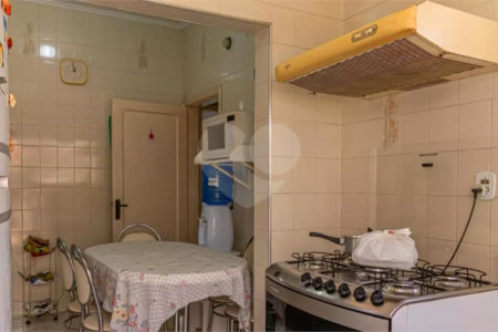 Sobrado à venda com 4 quartos em Aclimação, São Paulo, SP