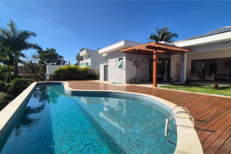 Casa à venda com 5 quartos, sendo 3 suítes, no condomínio Residencial Vale do Lago, Sorocaba - SP