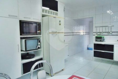 Sobrado à venda com 3 quartos, sendo 1 suíte, em Vila Constança, São Paulo, SP