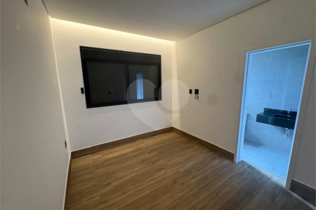 Casa à venda com 3 suítes no condomínio Alphaville Castello, Itu - SP