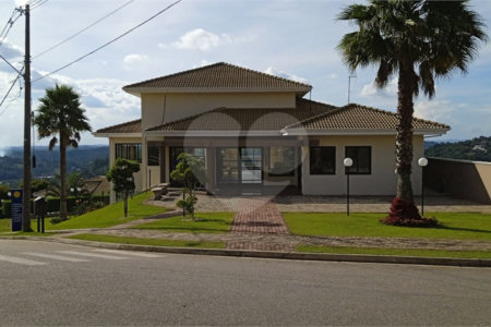 Casa à venda com 3 suítes em Jundiaizinho (terra Preta), Mairiporã, SP