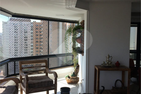 Apartamento à venda com 3 suítes em Vila Suzana, São Paulo, SP