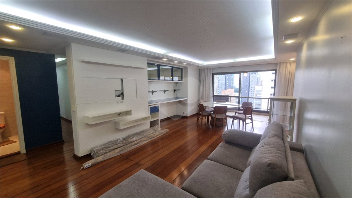 Apartamento à venda com 3 quartos, sendo 1 suíte,  em Indianópolis, São Paulo, SP