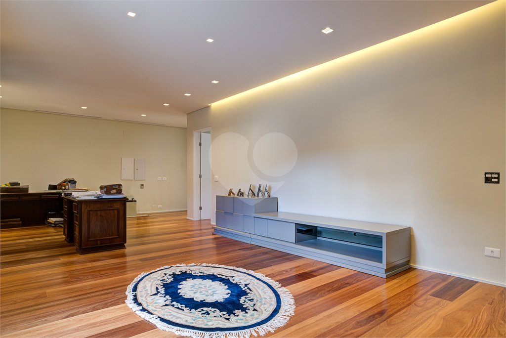 Casa à venda com 5 suítes em Jardim Cordeiro, São Paulo, SP
