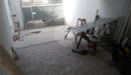 Casa à venda com 3 quartos, sendo 1 suíte,  no condomínio Nair Ramos Shuring, São Paulo - SP