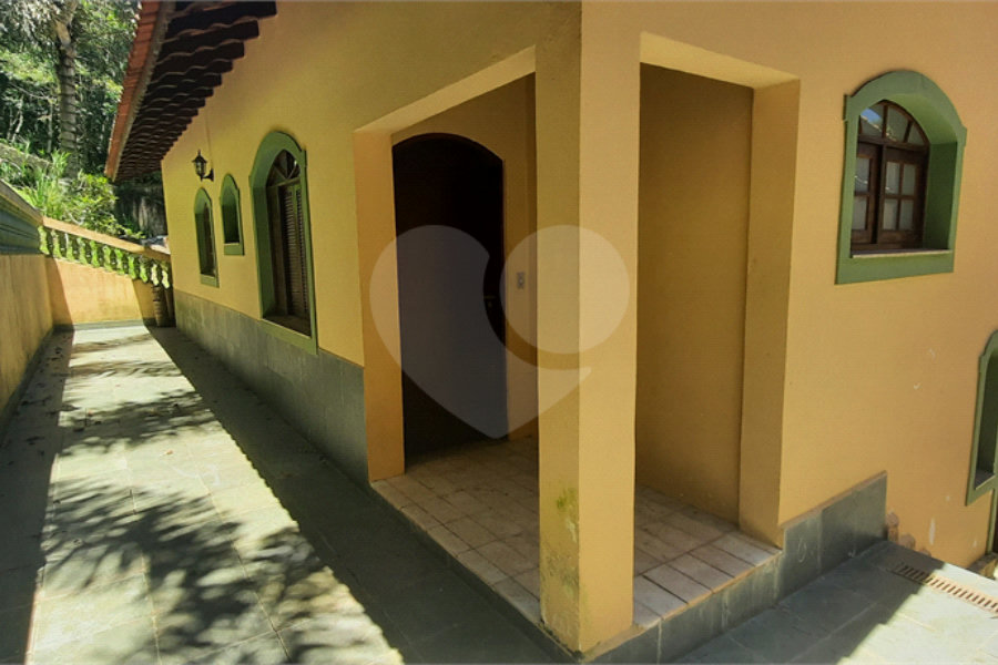 Casa à venda com 4 quartos, sendo 1 suíte, no condomínio Parque Imperial da Cantareira, Mairiporã - SP