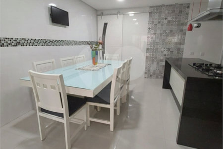 Sobrado à venda com 3 quartos, sendo 1 suíte, em Vila Nova Socorro, Mogi das Cruzes, SP
