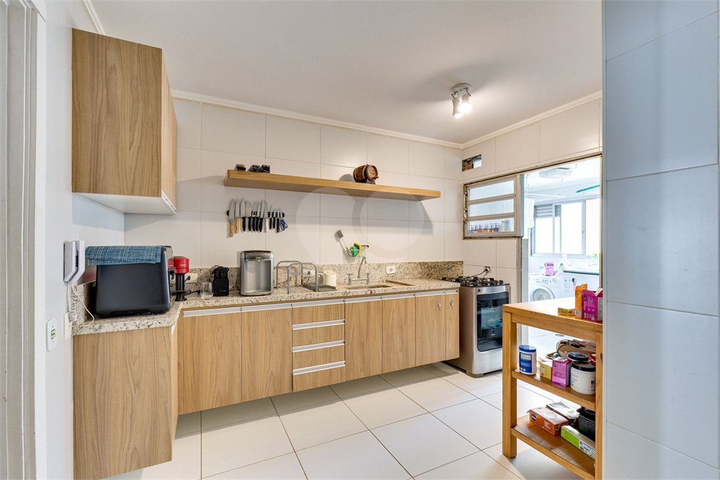 Apartamento à venda com 3 quartos, sendo 2 suítes, em Moema, São Paulo, SP