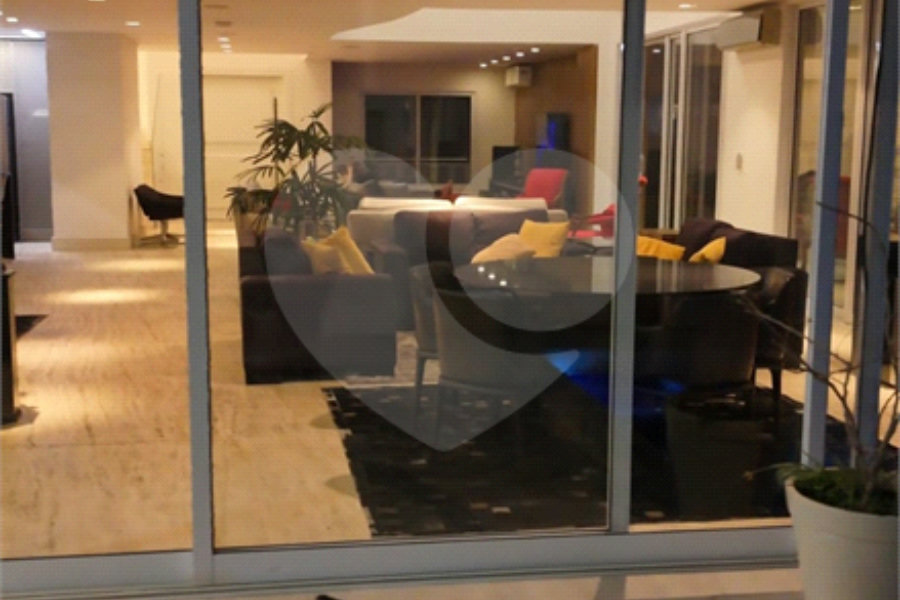 Casa à venda com 4 suítes no condomínio Villaggio Houda, São Paulo - SP
