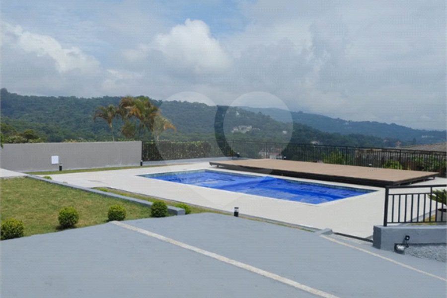 Casa à venda com 4 quartos, sendo 2 suítes, no condomínio Alpes da Cantareira, Mairiporã - SP