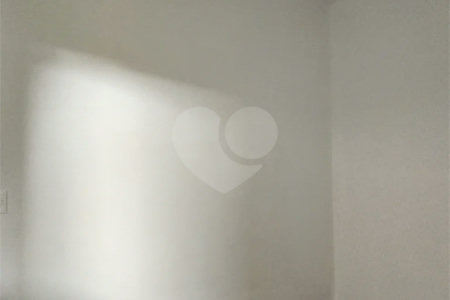 Casa à venda com 2 quartos, sendo 1 suíte, no condomínio Residencial Sanches, São Paulo - SP