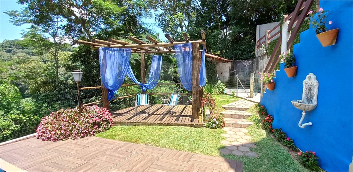 Casa à venda com 4 suítes no condomínio Alpes da Cantareira, Mairiporã - SP