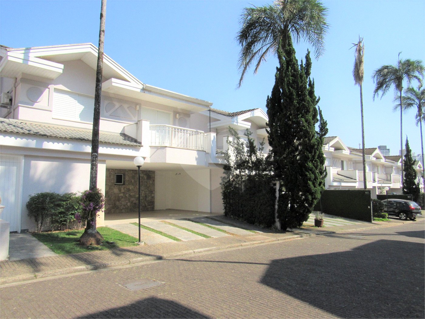 Casa à venda com 4 suítes no condomínio Ville de Marseille, São Paulo - SP