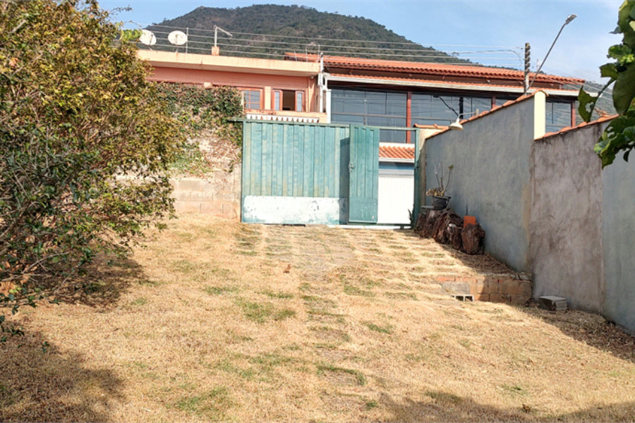 Casa à venda com 3 quartos, sendo 1 suíte, no Centro, Extrema, MG
