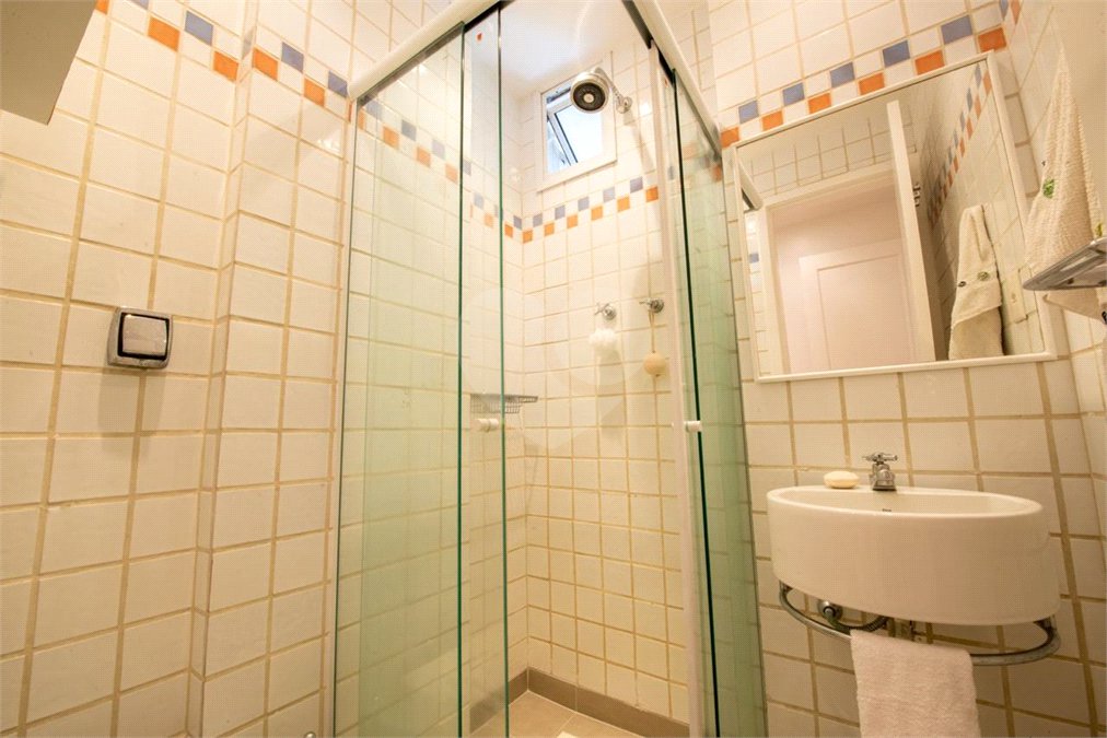 Apartamento à venda com 3 quartos, sendo 1 suíte, em Leme, Rio de Janeiro, RJ