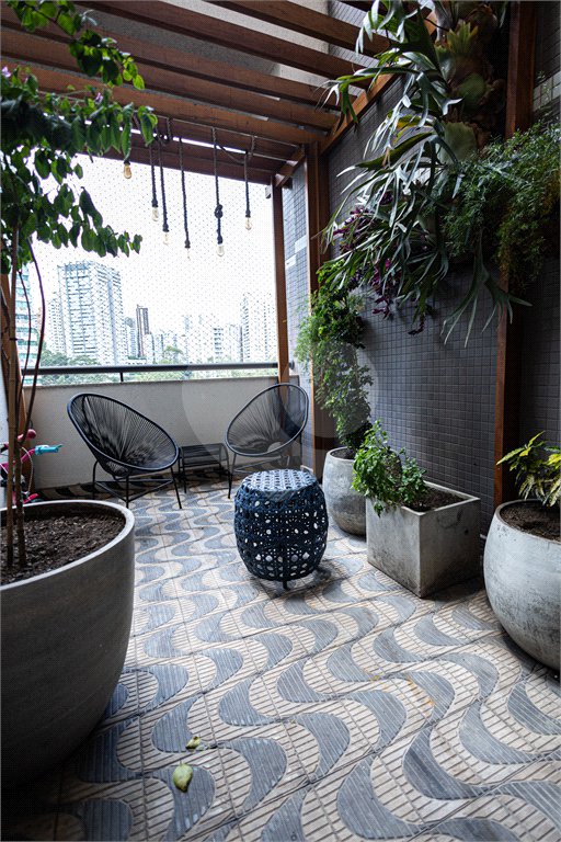 Apartamento à venda com 5 quartos, sendo 4 suítes,  em Parque Reboucas, São Paulo, SP