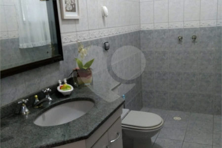 Sobrado à venda com 3 quartos, sendo 1 suíte,  em Vila Oliveira, Mogi das Cruzes, SP