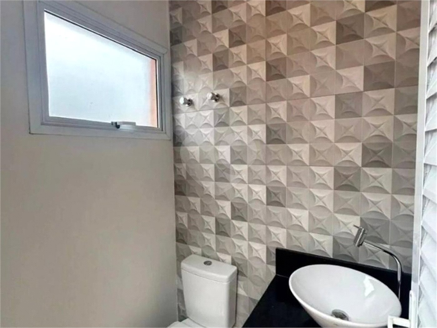 Casa à venda com 3 quartos, sendo 1 suíte, no condomínio Residencial Villa Verona, Sorocaba - SP