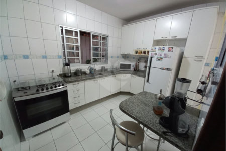 Sobrado à venda com 3 quartos em Sumaré, São Paulo, SP